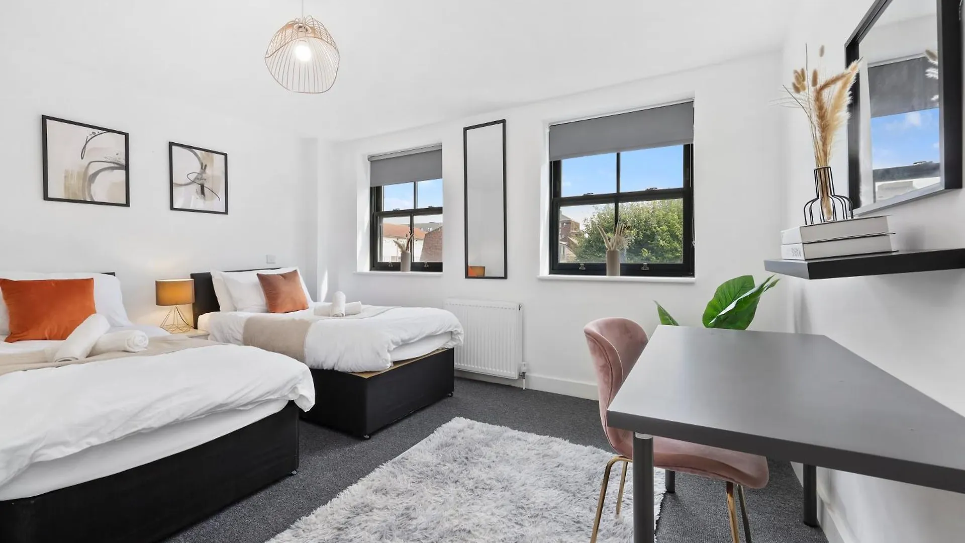 Apartment Stylish Large 3-Bed Apartment, Quick Access To London Sights, Free Parking