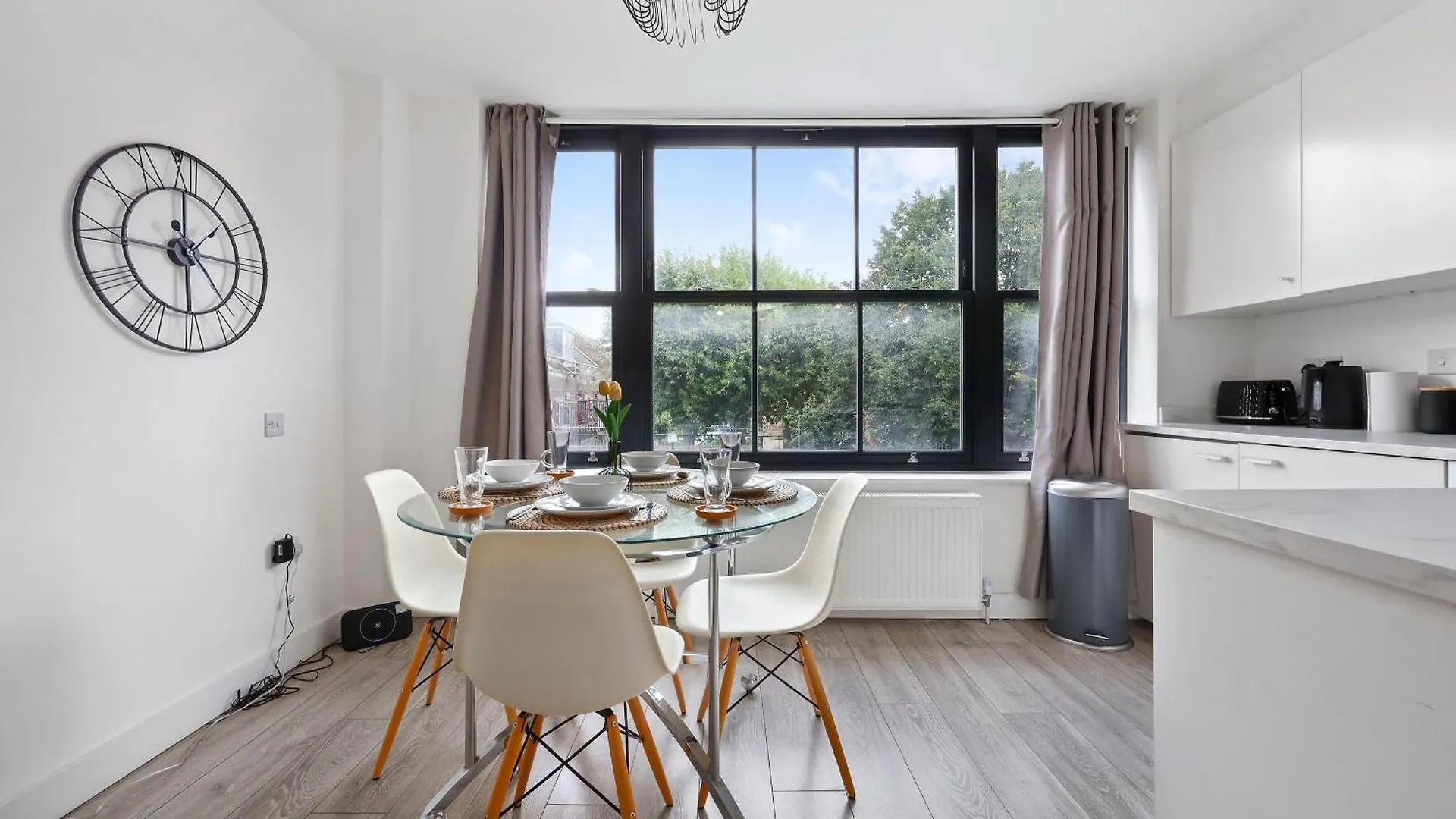 Apartment Stylish Large 3-Bed Apartment, Quick Access To London Sights, Free Parking United Kingdom