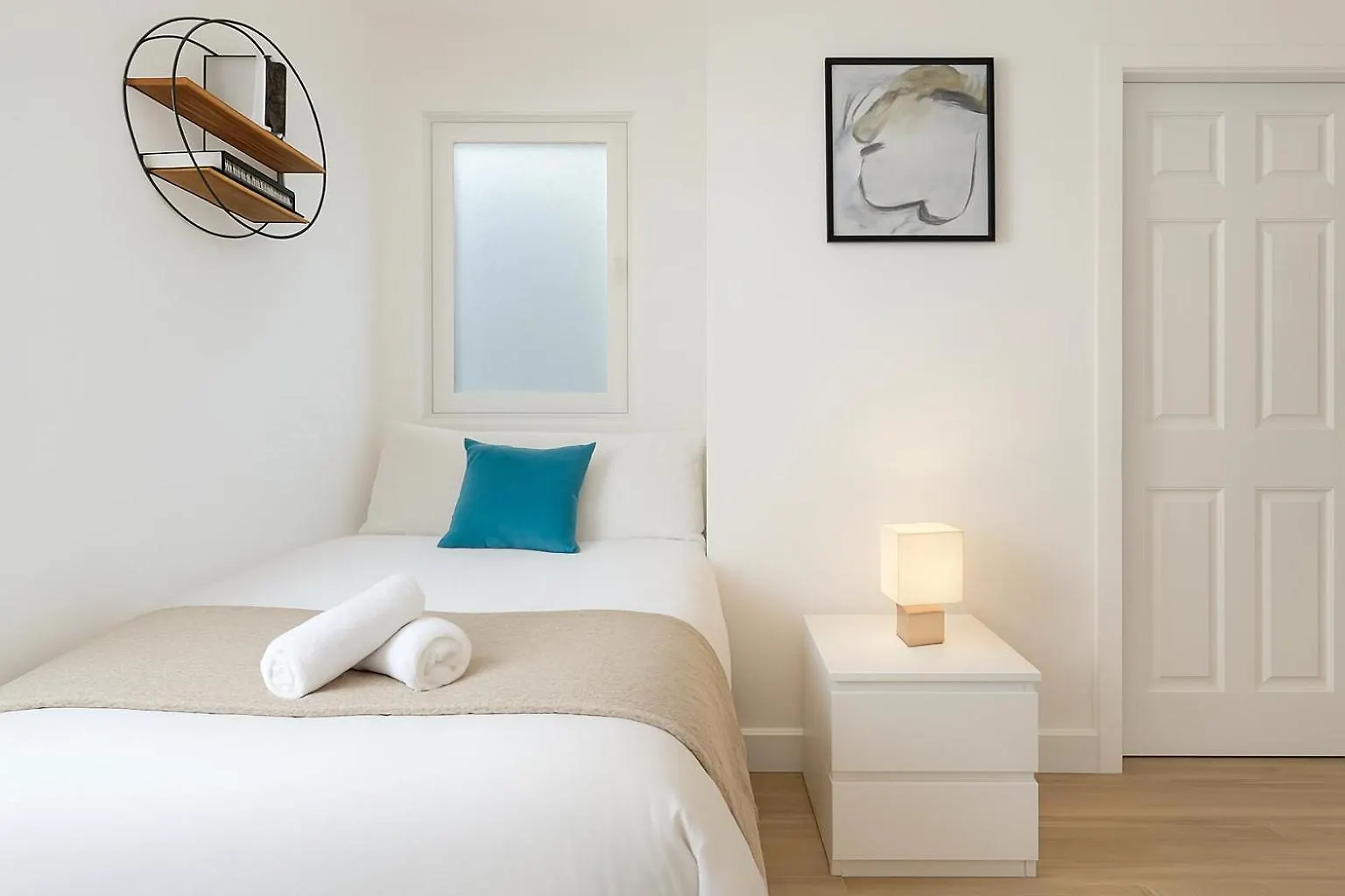 Stylish Large 3-Bed Apartment, Quick Access To London Sights, Free Parking 0*,  United Kingdom