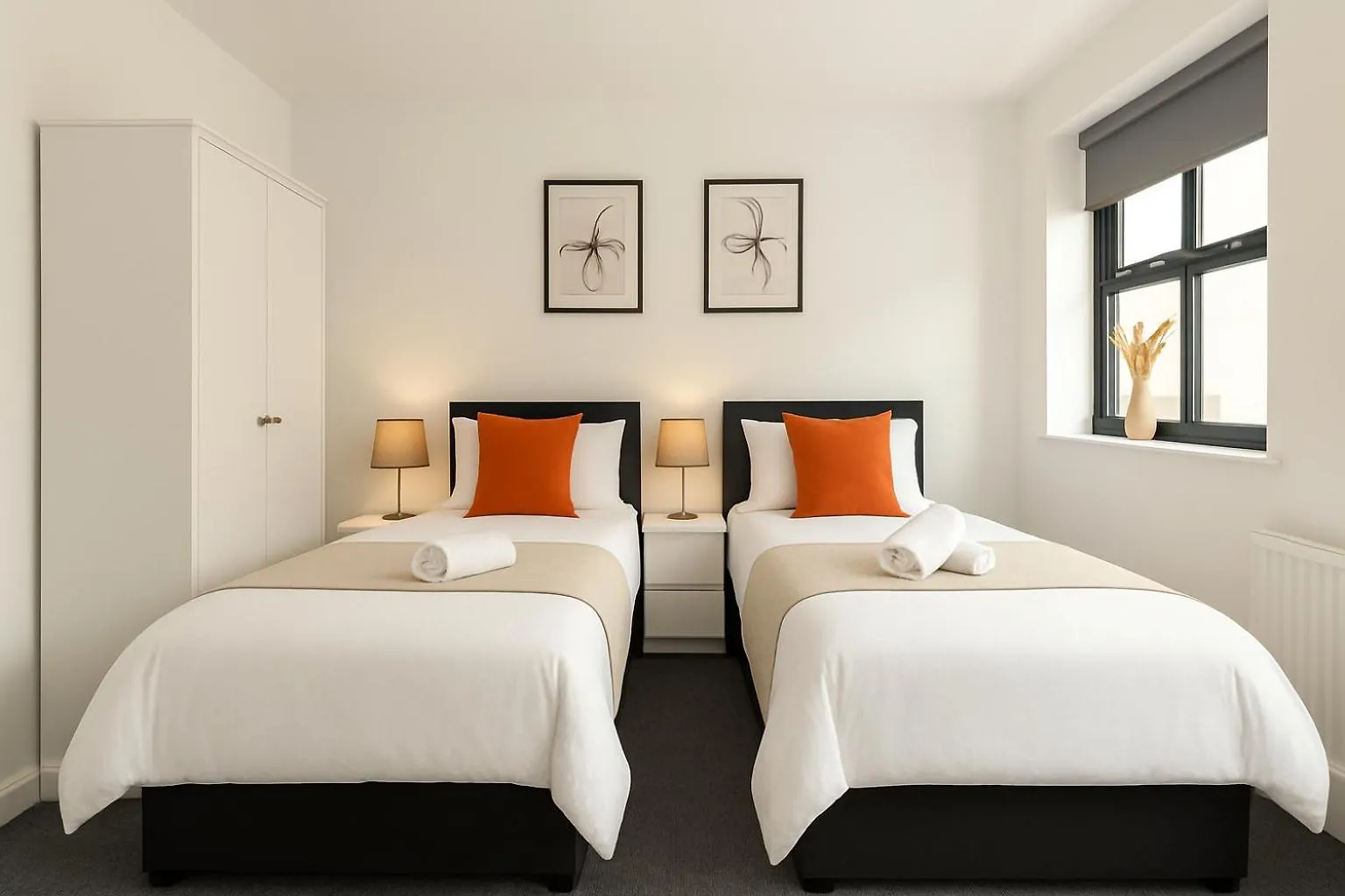 Stylish Large 3-Bed Apartment, Quick Access To London Sights, Free Parking