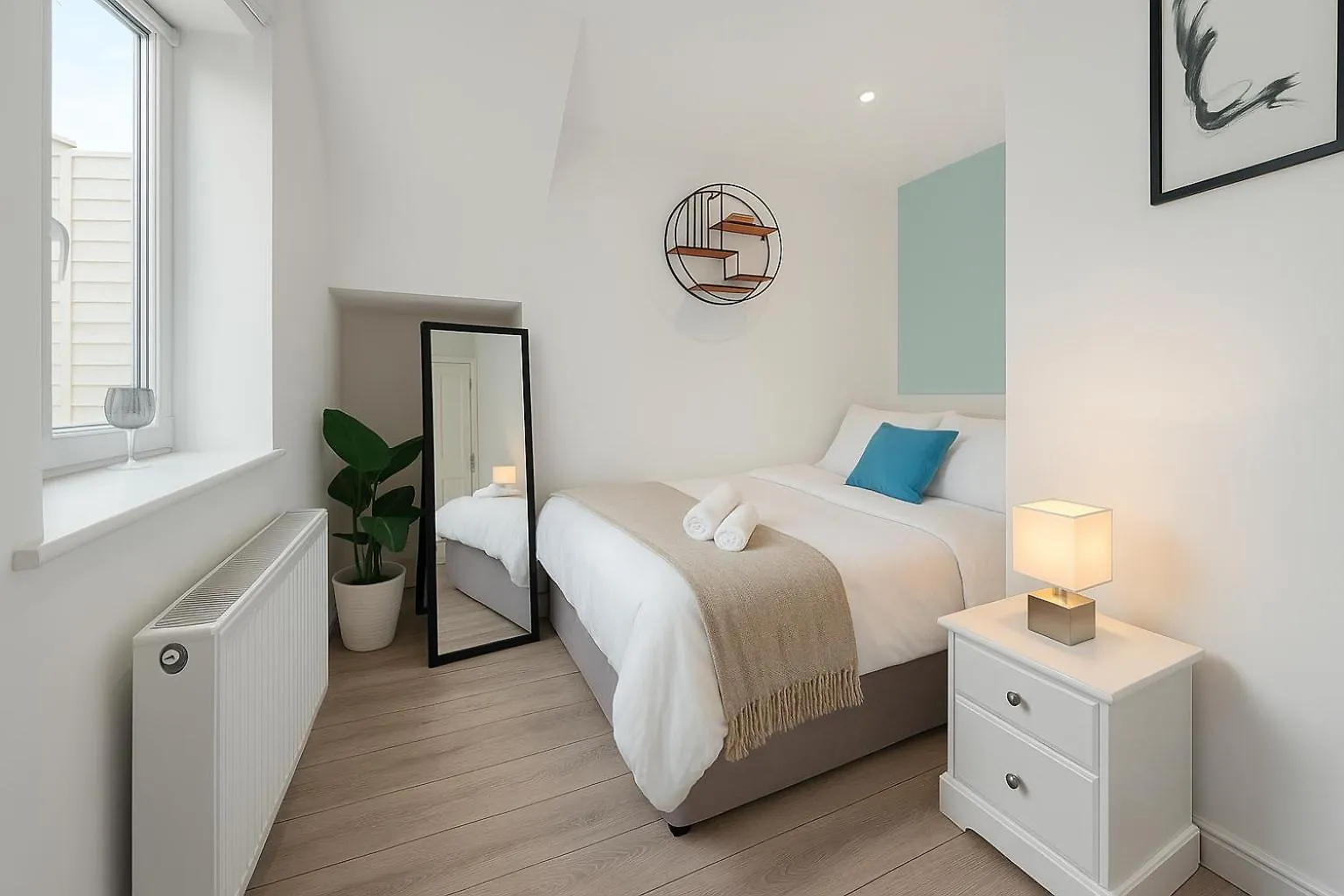 Stylish Large 3-Bed Apartment, Quick Access To London Sights, Free Parking 0*,